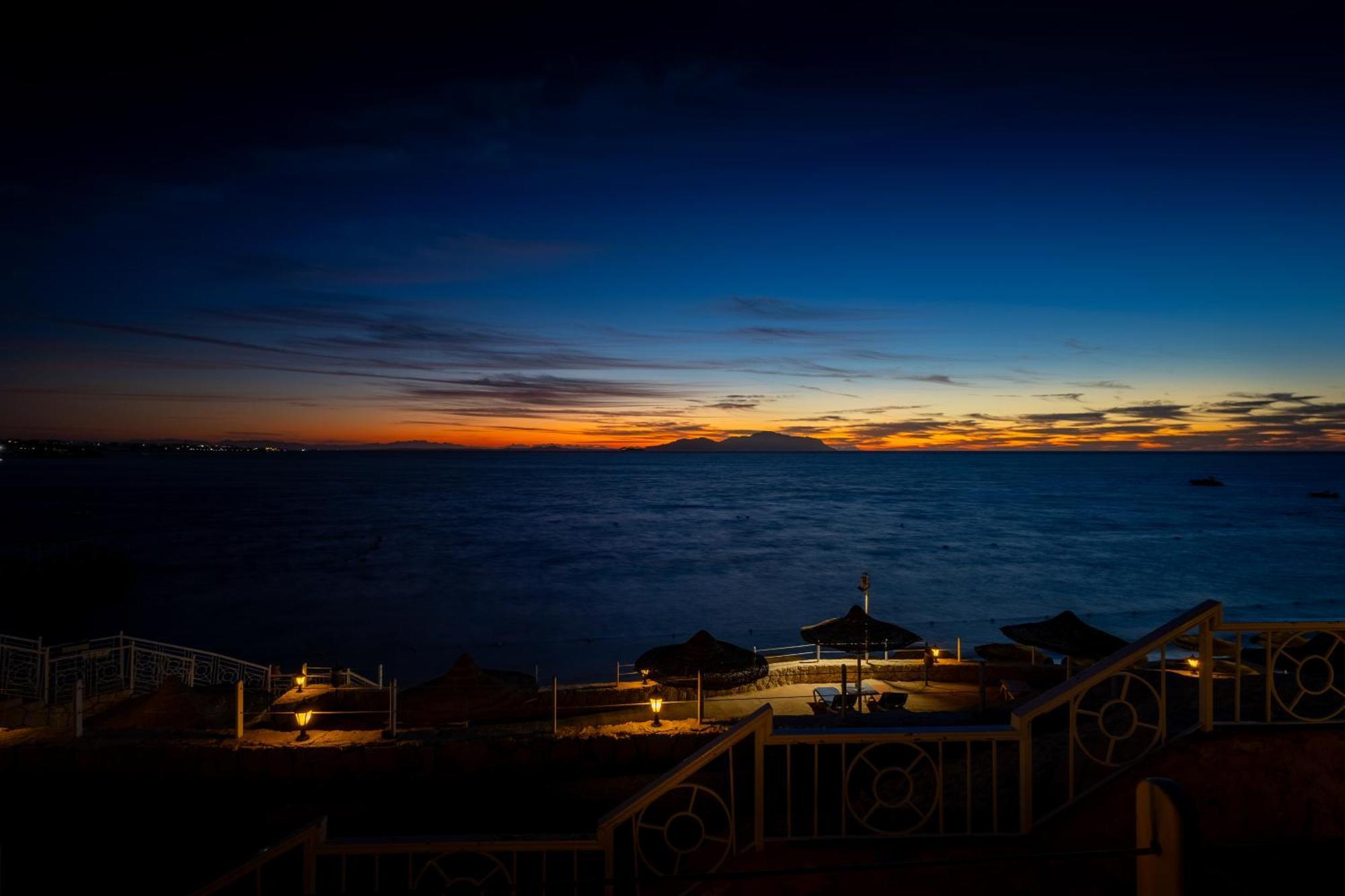 スルタン ガーデンズ リゾート シャルム・エル・シェイク エクステリア 写真 Sunset at the beach