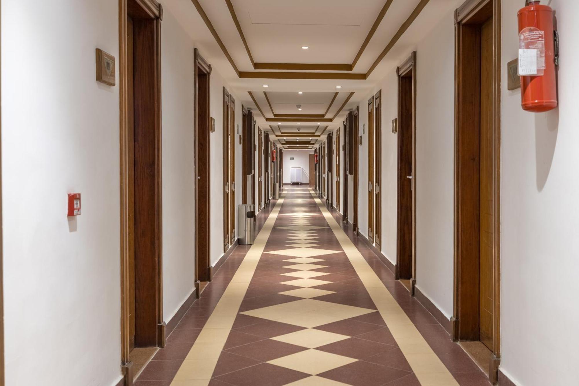 スルタン ガーデンズ リゾート シャルム・エル・シェイク エクステリア 写真 A corridor in a hotel